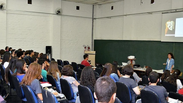 Unitau promove palestras na recepção aos novos alunos