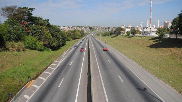 Pedágio na via Dutra fica até 5,5% mais caro a partir desta sexta-feira
