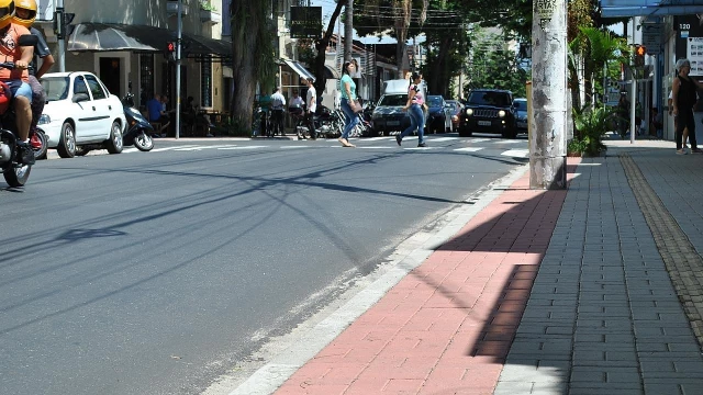 Rua XV de Novembro é interditada nesta quinta-feira
