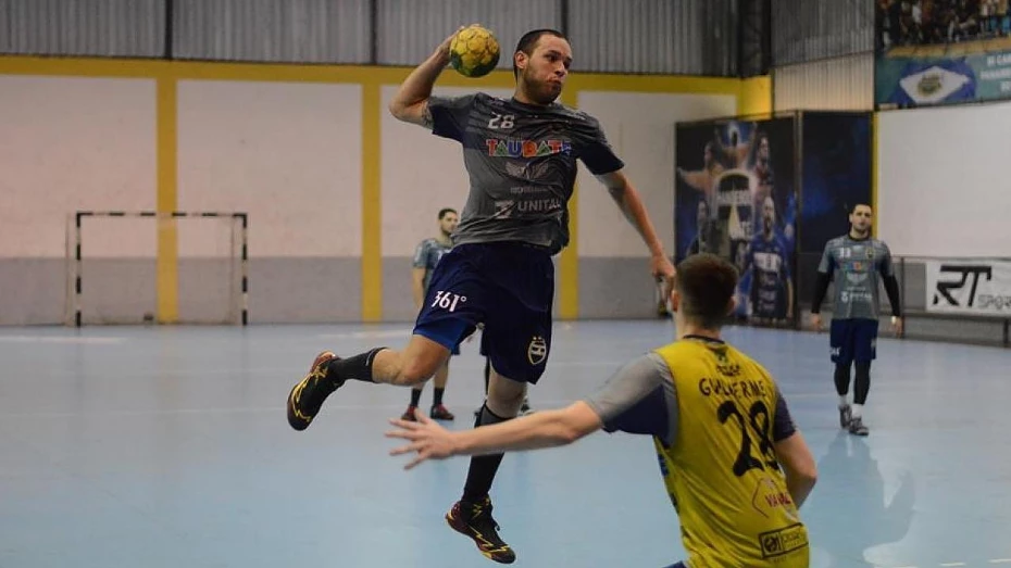 Invicto, Taubaté recebe São Carlos no ginásio da Emecal Invicto, Taubaté recebe São Carlos no ginásio da Emecal