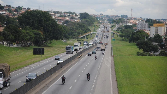 Via Dutra passa por serviços de recuperação de pavimento na RMVale