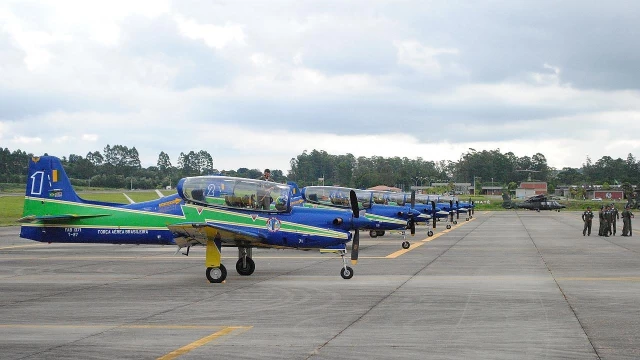 Cavex realiza “Sábado Aéreo” em Taubaté