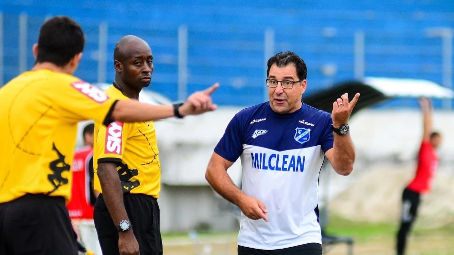 Treinador do Taubaté tem nome utilizado em golpes de estelionatário