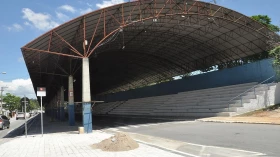Avenida do Povo é fechada para montagem da FLIT