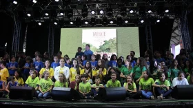 Alunos da rede municipal e particular lançam livro na Flit