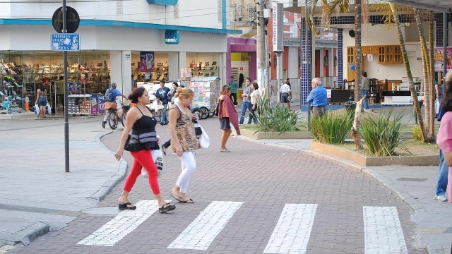Campanha de combate a surdez é realizada na praça Dom Epaminondas