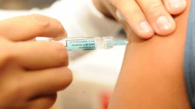 Vacinação contra meningite é retomada na cidade Vacinação contra meningite é retomada na cidade