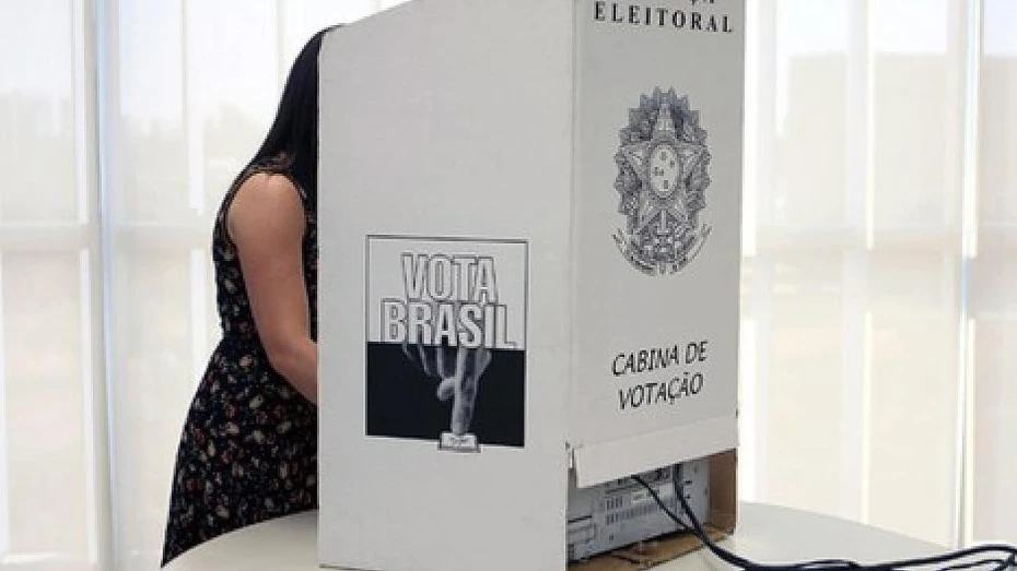 Urnas da cidade apresentam problemas durante votação no domingo Urnas da cidade apresentam problemas durante votação no domingo