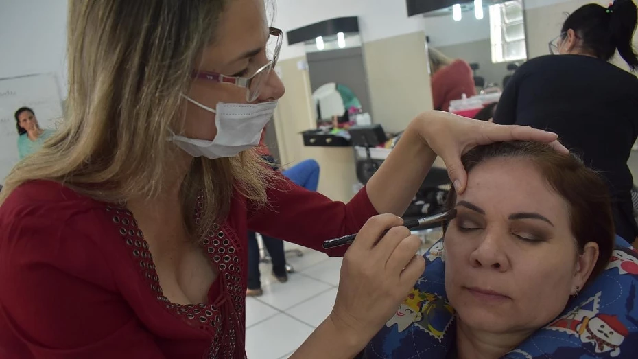 Escola do Trabalho oferece oportunidades na área da beleza