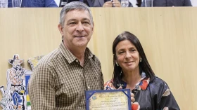 Secretário de Educação recebe homenagem pelo período em “Esportes e Lazer”