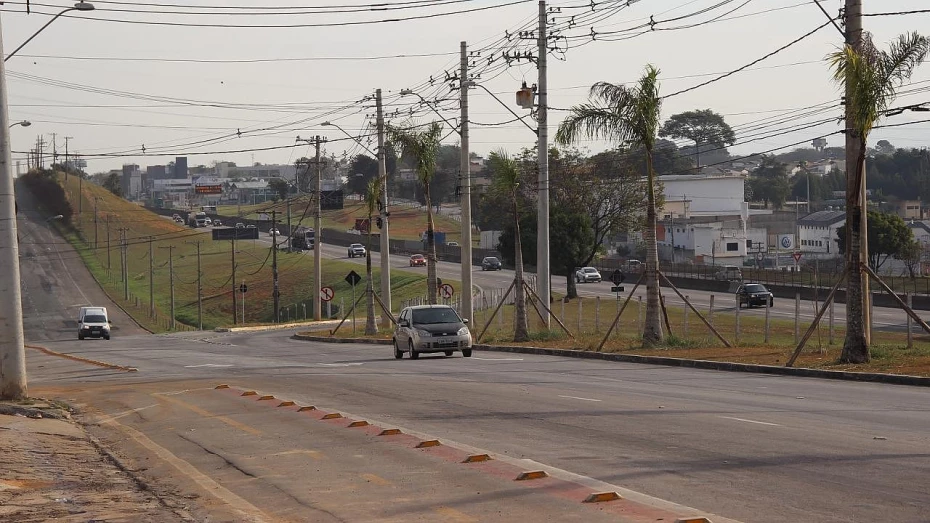 Avenida Dom Pedro será interditada para passagem de carga especial Avenida Dom Pedro será interditada para passagem de carga especial