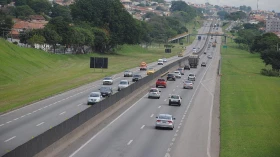 Via Dutra deve ter fluxo com cerca de 500 mil veículos no feriado de Finados