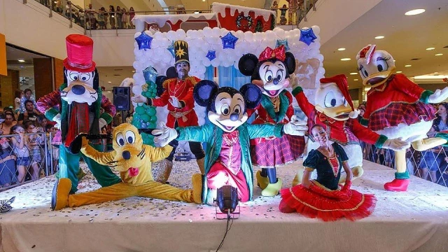 Via Vale recebe parada de natal neste domingo