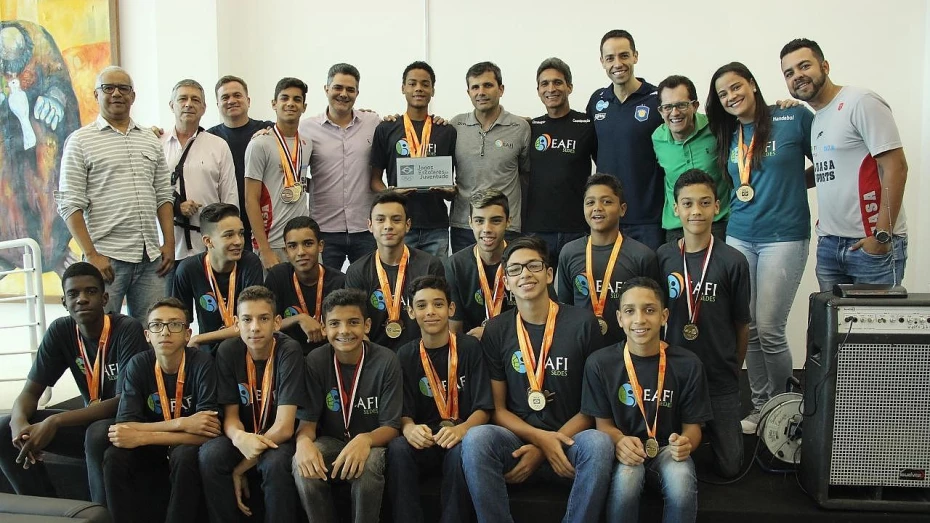 Atletas recebem homenagem após resultados nos Jogos Escolares da Juventude Atletas recebem homenagem após resultados nos Jogos Escolares da Juventude