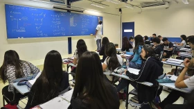 Colégios Anglo de São José e Taubaté realizam concurso de bolsas