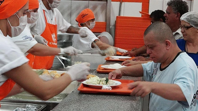 Cardápio especial é oferecido no aniversário do Bom Prato