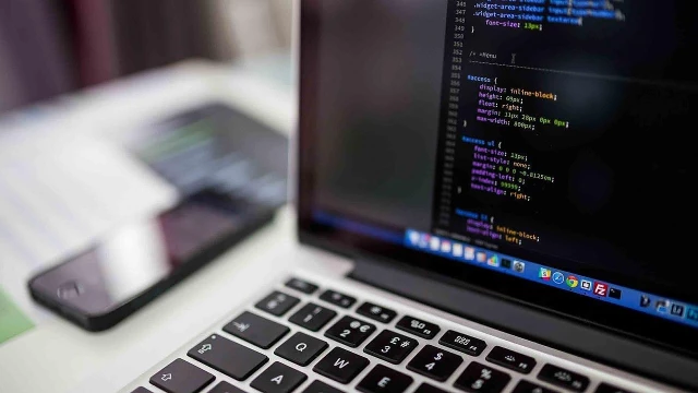 Shopping oferece oficinas gratuitas sobre tecnologia para crianças e adolescentes