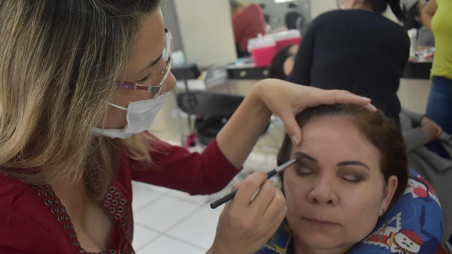 Escola do Trabalho abre 106 vagas em cursos nas áreas da beleza e tecnologia Escola do Trabalho abre 106 vagas em cursos nas áreas da beleza e tecnologia