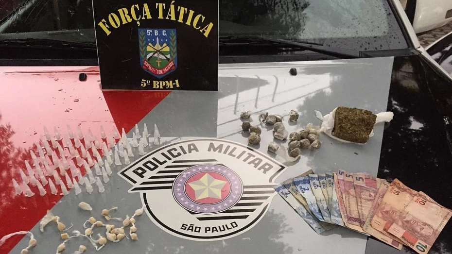 Homens são presos por tráfico de drogas no bairro Parque Aeroporto Homens são presos por tráfico de drogas no bairro Parque Aeroporto