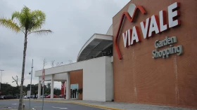 Evento com temática de festas é destaque no Via Vale