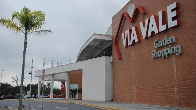 Evento com temática de festas é destaque no Via Vale