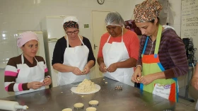 Escolas do Trabalho oferecem vagas em cursos na área de alimentos Escolas do Trabalho oferecem vagas em cursos na área de alimentos