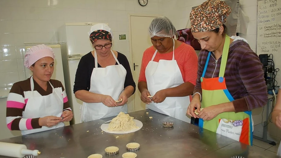 Escolas do Trabalho oferecem vagas em cursos na área de alimentos Escolas do Trabalho oferecem vagas em cursos na área de alimentos