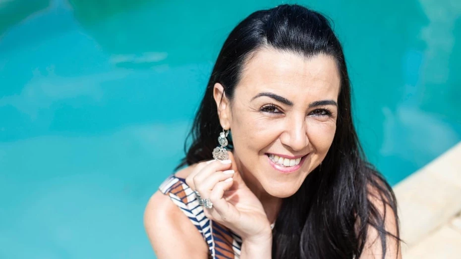 Shopping recebe exposição que retrata luta de mulheres contra câncer Shopping recebe exposição que retrata luta de mulheres contra câncer