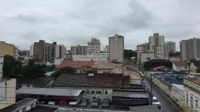 Temperatura despenca e chuva marca segunda-feira em Taubaté