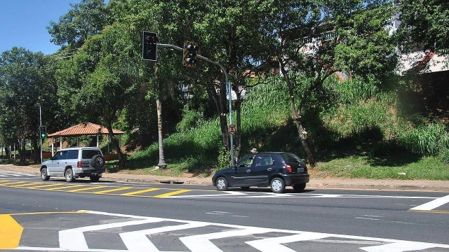 Idosa morre atropelada na Rodovia Oswaldo Cruz em Taubaté 