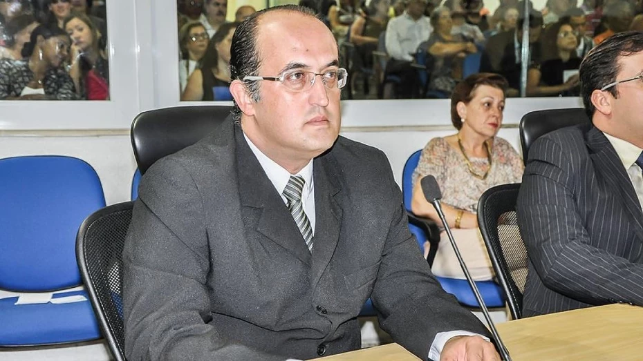 Decreto legislativo homenageia ex-vereador Carlos Peixoto Decreto legislativo homenageia ex-vereador Carlos Peixoto