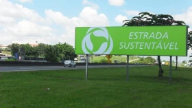 Projeto Estrada Sustentável distribui sacolinhas de lixo