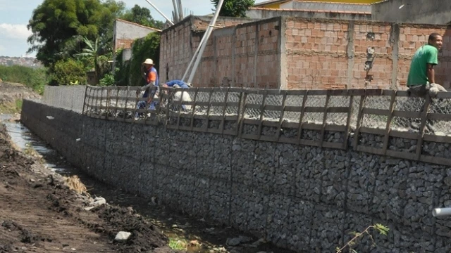 Córrego da Gurilândia é canalizado