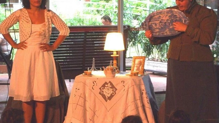 Sesc apresenta a história narrada Um chá com o Sr. Hans, neste sábado