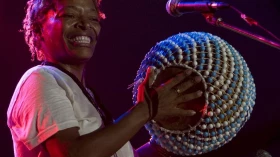 Mart´nália apresenta seu novo disco no palco do Sesc 