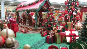 Papai Noel chega a Taubaté de helicóptero 