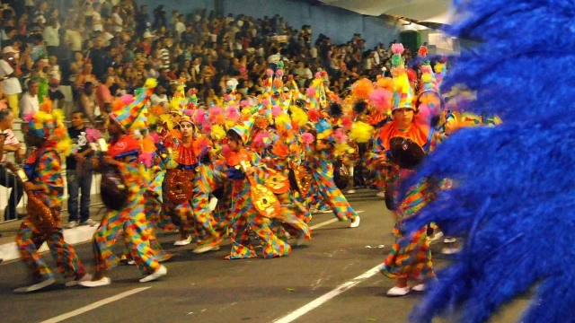 Três escolas desfalcam desfile na Avenida do Povo