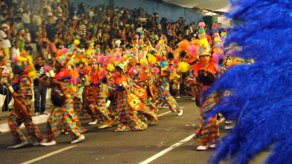 Três escolas desfalcam desfile na Avenida do Povo