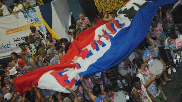 Bicho Papão encerra desfile dos blocos 