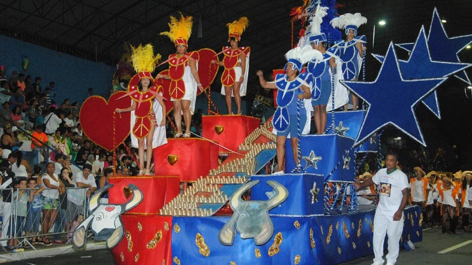 Santa fé leva Parintins para Avenida do Povo