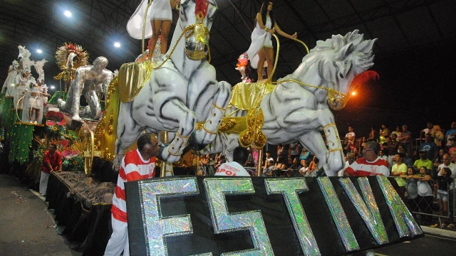 Boêmios da Estiva conta a história do Espelho na avenida