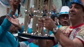 Festa das campeãs emociona avenida