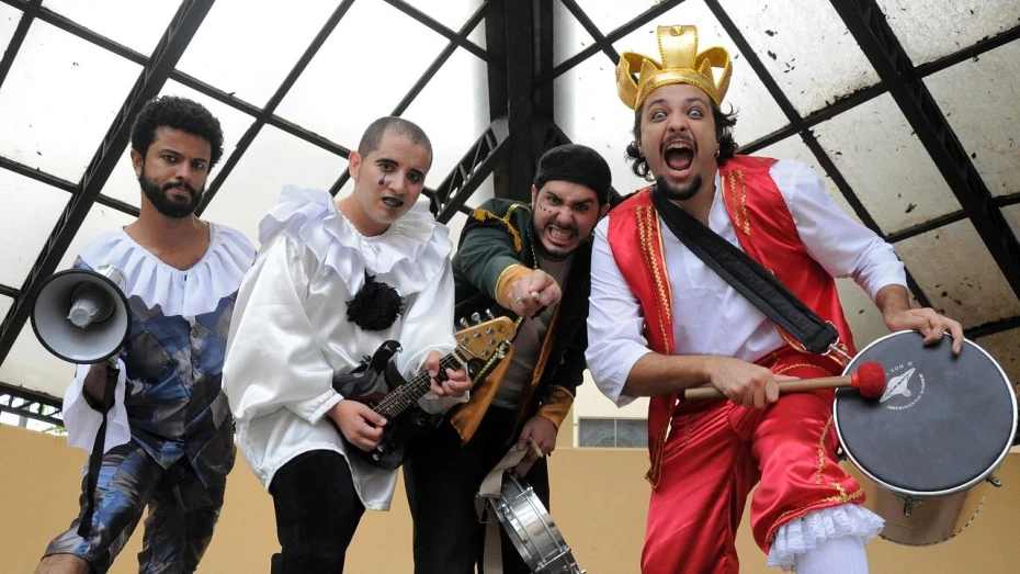 Grupo Poucas Trancas resgata o Carnaval dos anos 70