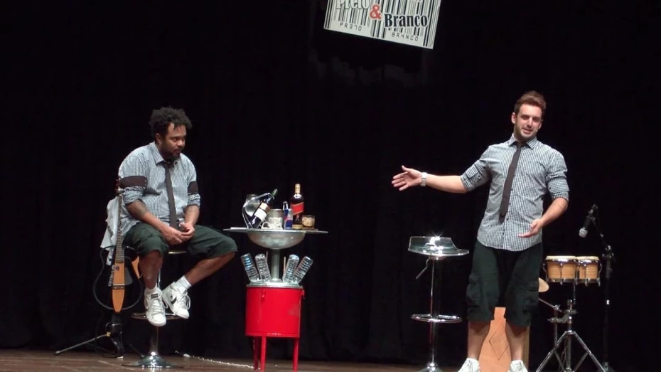 Peça de Marcelo Marrom e Rodrigo Capella reabre teatro com muito humor