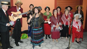 Público se emociona com grupo de Seresta