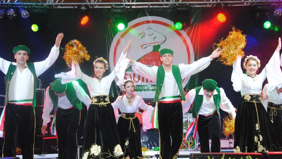 Shows e apresentações marcam segunda-feira da Festa de Quiririm