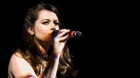 Luiza Dvorek faz show em comemoração ao dia do comerciário