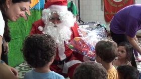 Papai Noel visita crianças do Lar Santa Verônica 