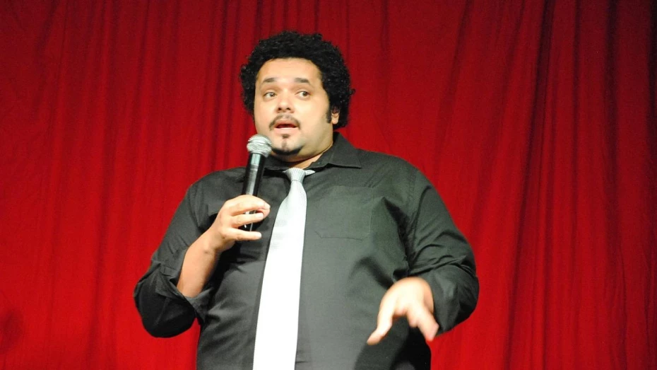 Dinho Machado anima noite de quinta com Stand Up 
