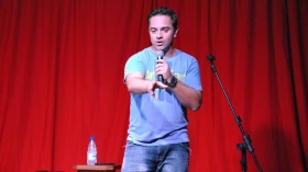 Varanda tem noite de humor com Rogério Vilela
